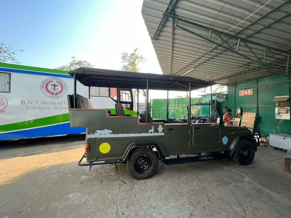 Long passenger vehicle